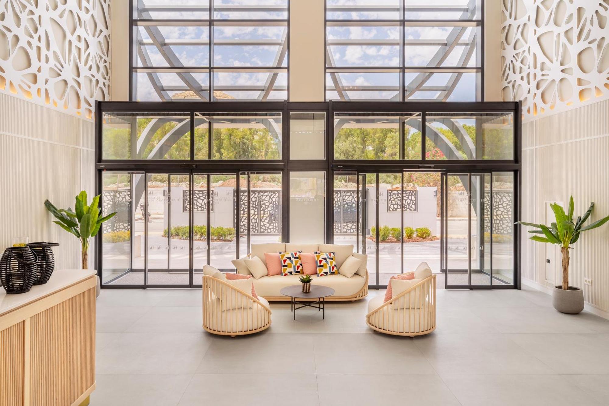 Eurostars Oasis Marbella Hotel ภายนอก รูปภาพ